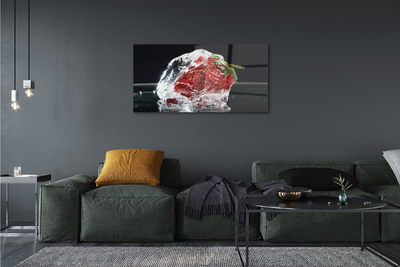 Quadro de vidro Morango em um cubo de gelo