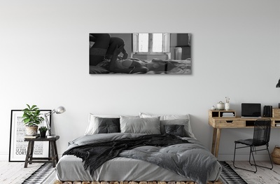 Pintura em vidro Uma mulher deitada e olhando pela janela