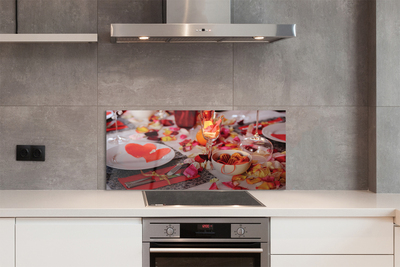 Painel de vidro Copos de jantar com pétalas de rosa e corações