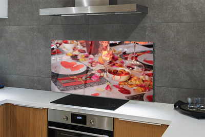 Painel de vidro Copos de jantar com pétalas de rosa e corações