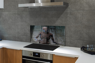 Painel de vidro Uma figura assustadora no prédio