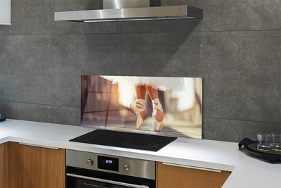 Painel de vidro Pernas femininas com sapatilhas de balé brancas