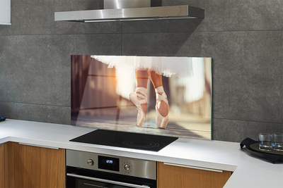 Painel de vidro Pernas femininas com sapatilhas de balé brancas