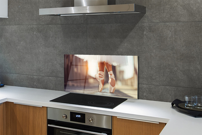 Painel de vidro Pernas femininas com sapatilhas de balé brancas