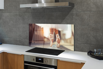 Painel de vidro Pernas femininas com sapatilhas de balé brancas