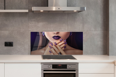 Painel de vidro Mulher com as mãos e lábios roxos