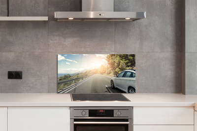 Painel de vidro Montanhas, nuvens, carro, estrada, árvores