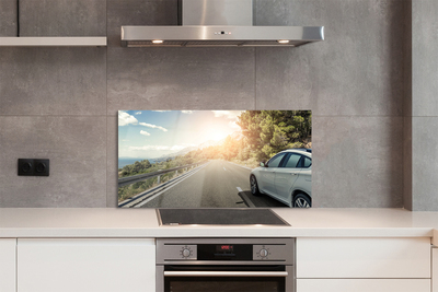 Painel de vidro Montanhas, nuvens, carro, estrada, árvores