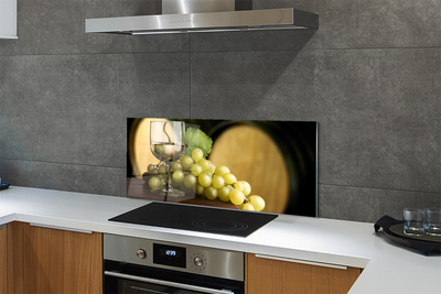 Painel de vidro Um copo de uva em barril