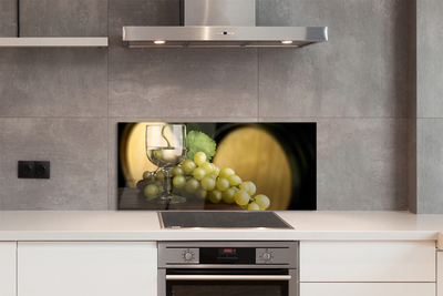 Painel de vidro Um copo de uva em barril