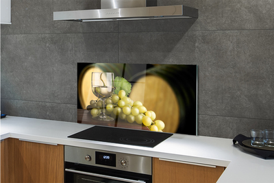 Painel de vidro Um copo de uva em barril