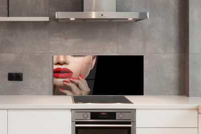 Painel de vidro Mulher com lábios e unhas vermelhas