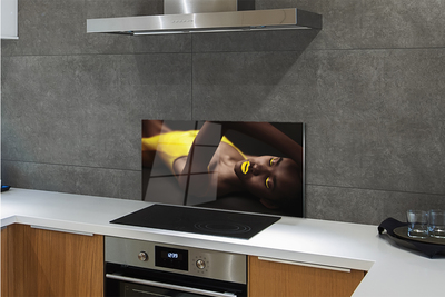 Painel de vidro Mulher com lábios amarelos