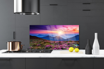 Painel vidro cozinha Paisagem de sol em prado de montanha