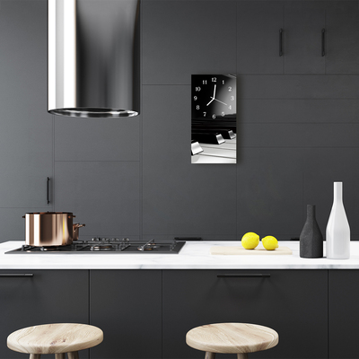 Relógio de vidro vertical Teclas de piano cinza