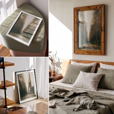 Poster decorativo Uma trilha fabulosa na floresta com árvores altas.