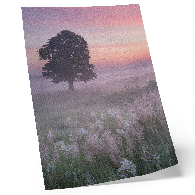 Arte de parede Árvore solitária na neblina, cores pastel do céu