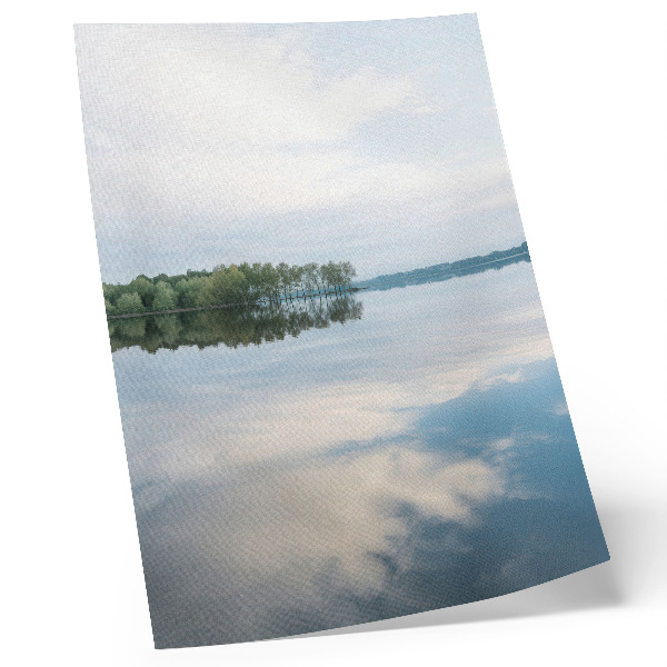 Poster decorativo paisagem calma com água, árvores e céu refletidos