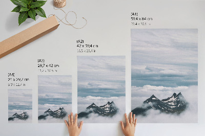 Arte de parede Picos de montanhas na neblina, paz, elegância.