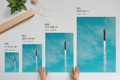 Poster decorativo Um foguete subindo em direção ao céu azul.
