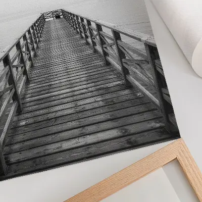 Arte de parede píer em preto e branco com águas calmas em estilo minimalista