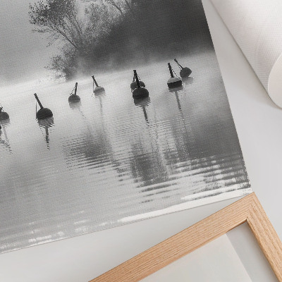 Arte de parede Paisagem em preto e branco com bóias e nevoeiro.