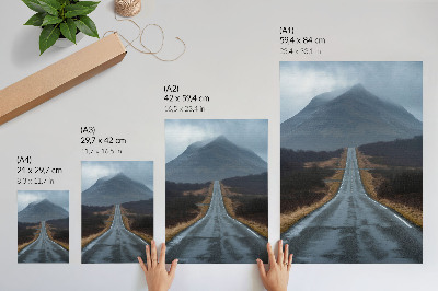 Arte de parede Montanhas nubladas, estrada acidentada, atmosfera tranquila.