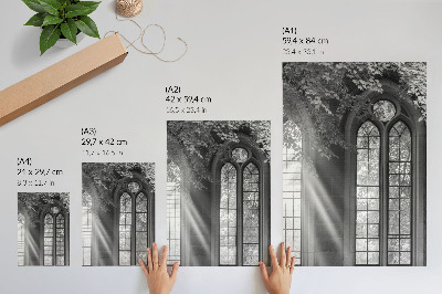Poster para cozinha Janelas góticas antigas deixam um mistério ao iluminarem o caminho.