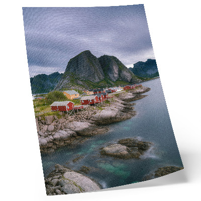 Poster para cozinha Casas vermelhas, montanhas, água ao fundo, atmosfera tranquila.