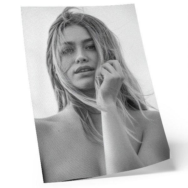 Impressão em tela Um retrato de uma mulher repleta de emoções.