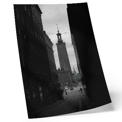 Poster para cozinha Rua em preto e branco com uma torre no centro monumental.
