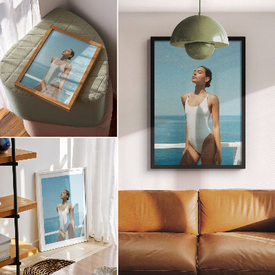 Poster decorativo Mulher contra o mar, fundo de cores vibrantes, minimalismo.