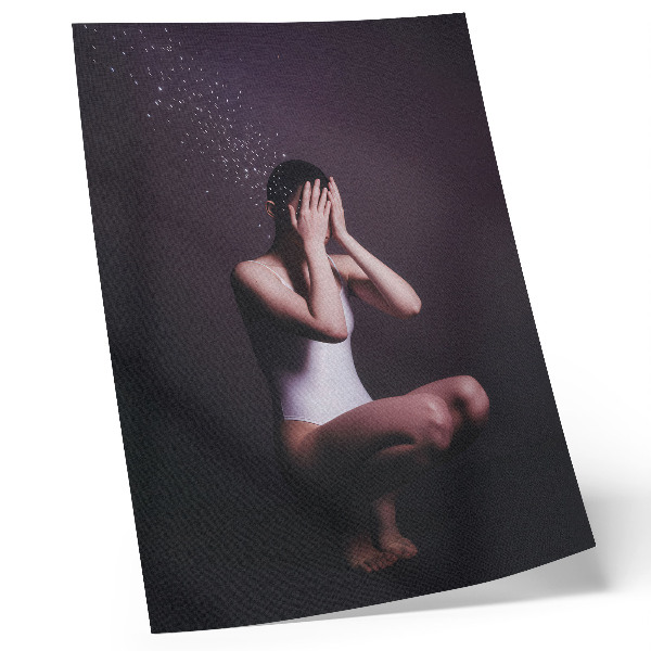Poster decorativo Uma figura na escuridão com partículas mágicas