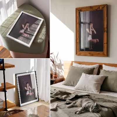 Poster decorativo Uma figura na escuridão com partículas mágicas