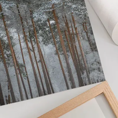 Arte de parede floresta de inverno com árvores nevadas transmitindo paz e harmonia