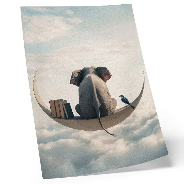 Poster para cozinha ilustração de um elefante sentado em uma lua crescente com livros entre nuvens