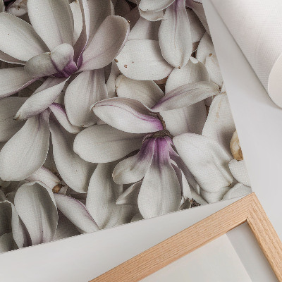 Poster decorativo Pétalas brancas em padrão floral roxo, efeito natural
