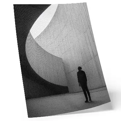 Poster para cozinha com arquitetura curva em tons monocromáticos