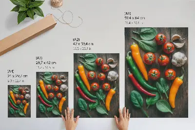 Poster decorativo com legumes vibrantes sobre um fundo escuro e rústico