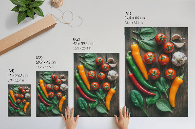 Poster decorativo Legumes vibrantes sobre um fundo escuro e rústico.