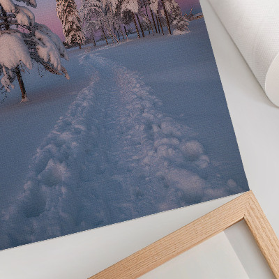 Arte de parede Paisagem de inverno com árvores cobertas de neve e a lua.