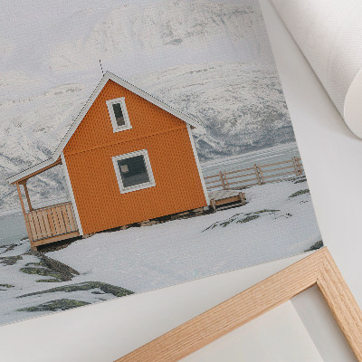 Poster decorativo Casa laranja em meio a montanhas nevadas, moldura minimalista.
