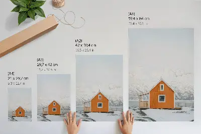 Poster decorativo casa laranja em meio a montanhas nevadas com moldura minimalista