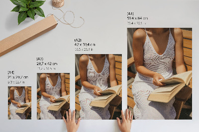 Poster para cozinha Mulher com um livro, banco de madeira, sol