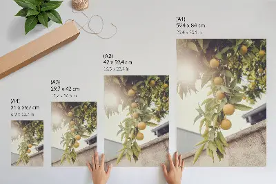 Poster decorativo com galho de árvore e folhas verdes e laranja
