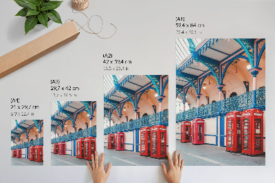 Poster para cozinha Cabines vermelhas, passagem elegante, ornamentos ricos.