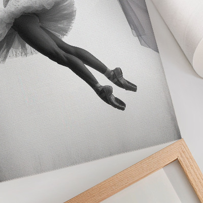 Arte de parede Uma bailarina em movimento com graça e leveza.