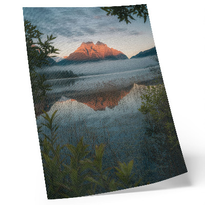 Poster para cozinha Paisagem montanhosa refletida na névoa da água