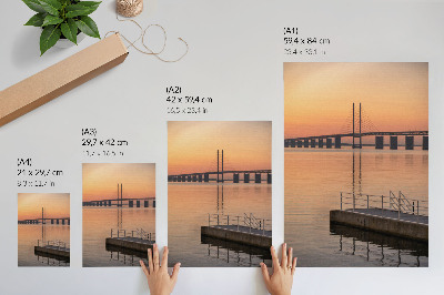 Poster decorativo Ponte do pôr do sol minimalista em tons quentes