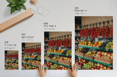 Poster decorativo com estampa de frutas coloridas que remetem à tradição e à natureza